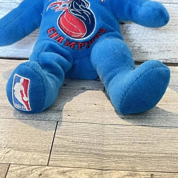 Vintage 2004 NBA ChampionsDetroit Pistons NBA Plush Collector Team Bears - Picture 3 of 8